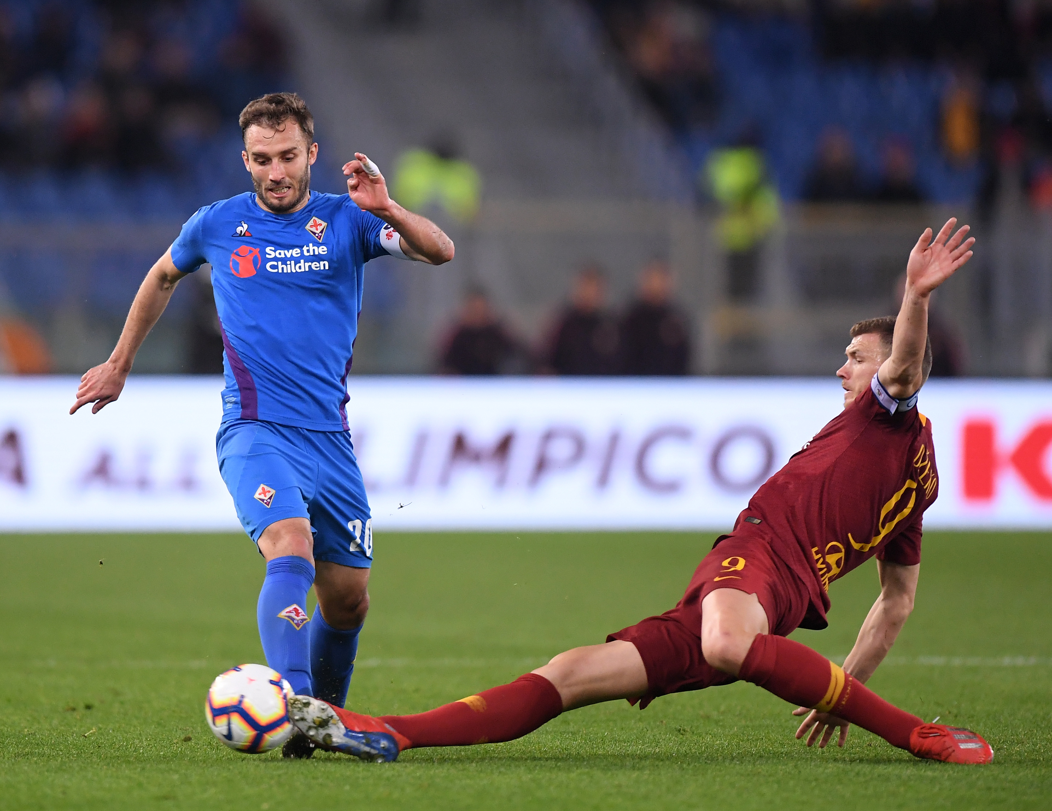 名记曝利物浦力挺斯洛特，将重罚萨拉赫：欧冠内部禁赛+冬窗出售（据称利物浦力挺斯洛特，萨拉赫或遭欧冠队内禁赛并在冬窗出售）