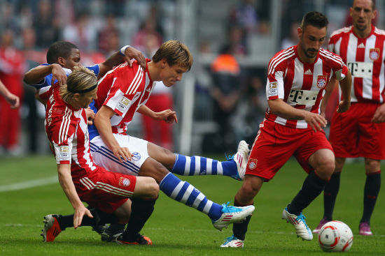 篮球CBA球队对阵激烈，比分胶着