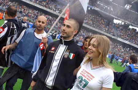 2025中超最佳阵容：蓉城4人入选，法比奥等8名外援在列（2025中超最佳阵容揭晓：蓉城4将入选，含法比奥在内共8名外援）