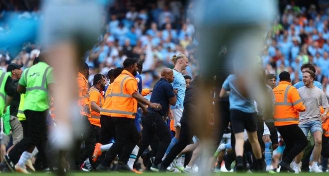 另一个半球的思念，奥斯卡晒出在家观看海港亚冠比赛照片