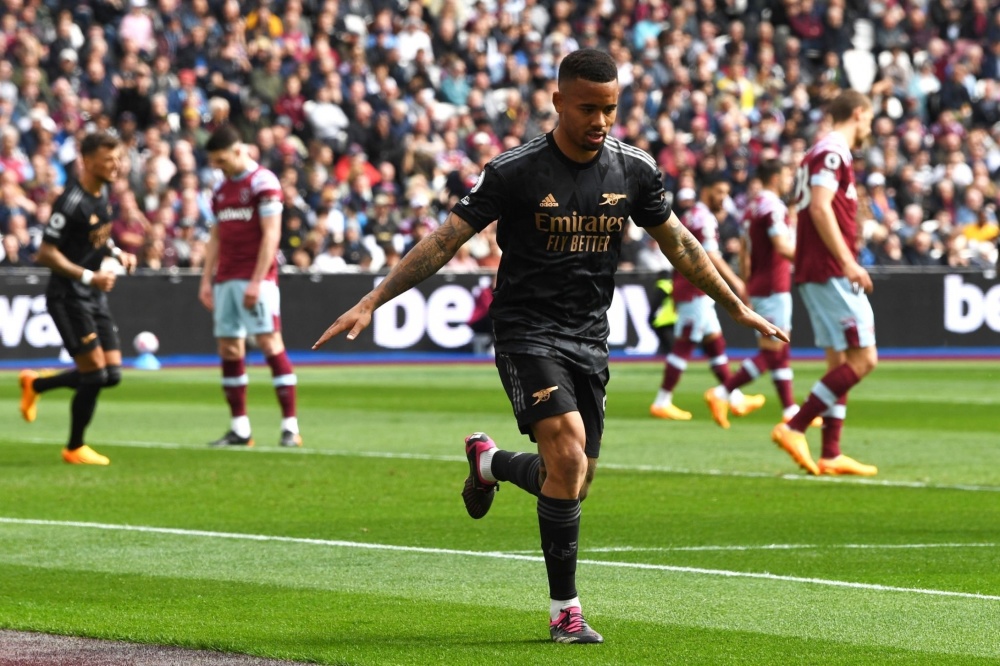 被与贝肯鲍尔比较？凯恩：我从小就喜欢防守，很享受铲球