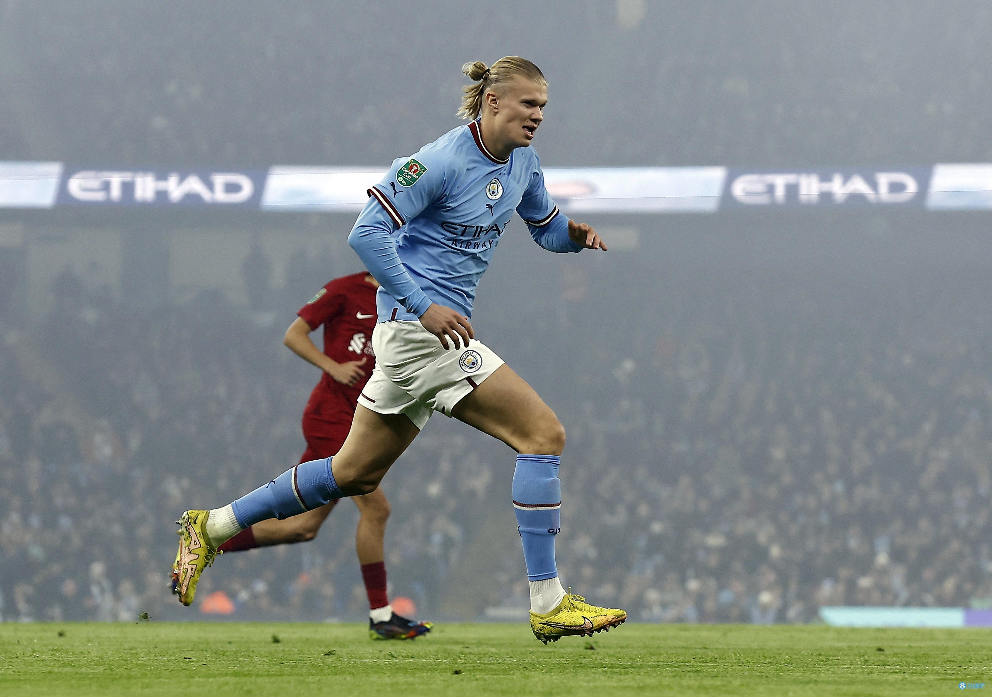 足球曝英超多队将出售核心以平衡财政（英超多队为平衡财务拟出售主力球员）