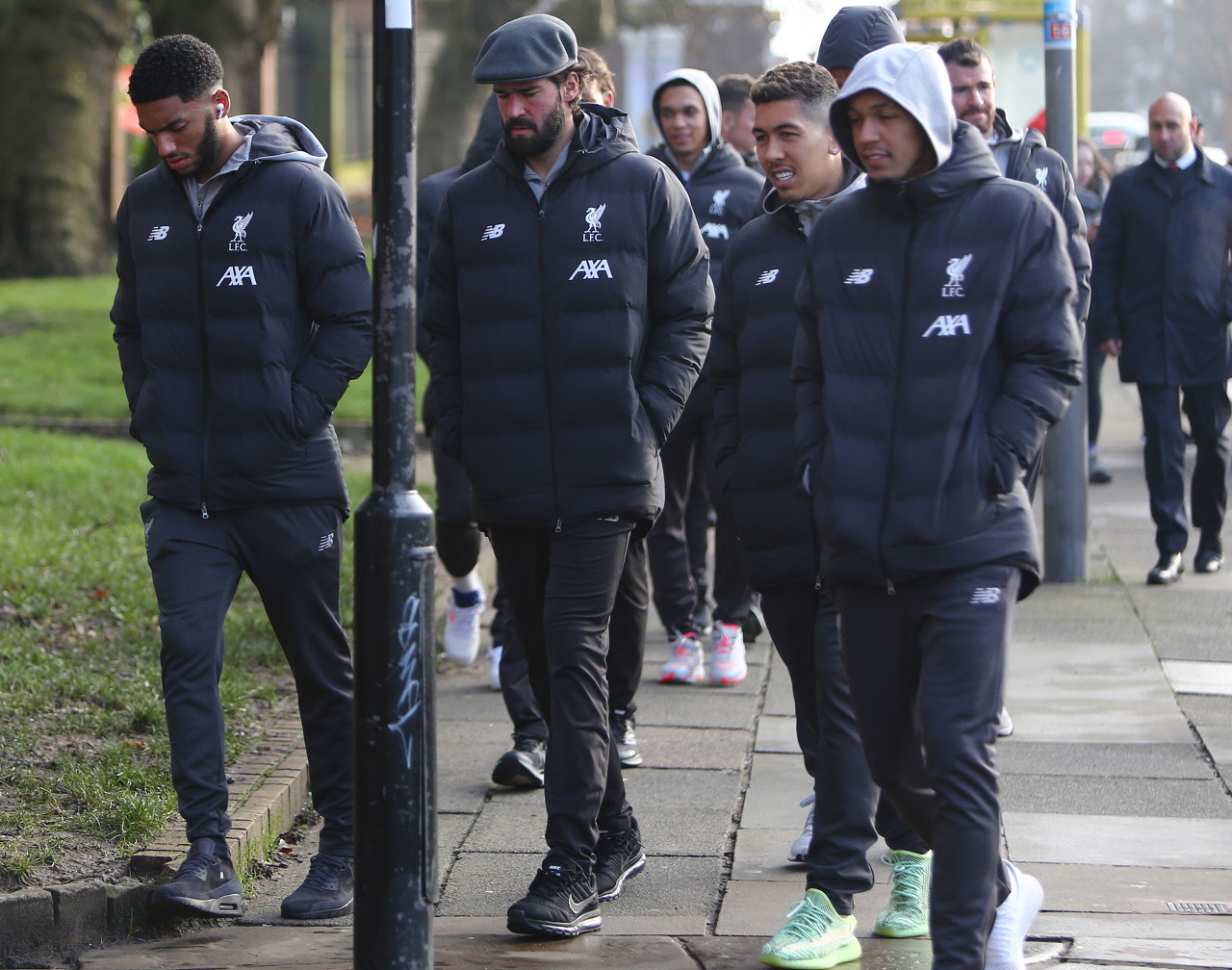 颜骏凌：和范德萨交换了联系方式，在儿时偶像面前踢球是圆梦