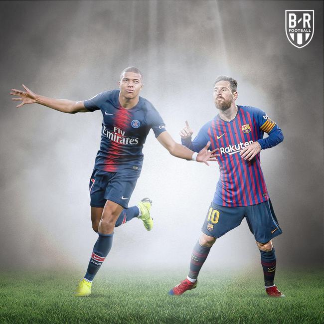 小伙高尔夫模拟器前打高尔夫，结果一杆打到消防喷淋头