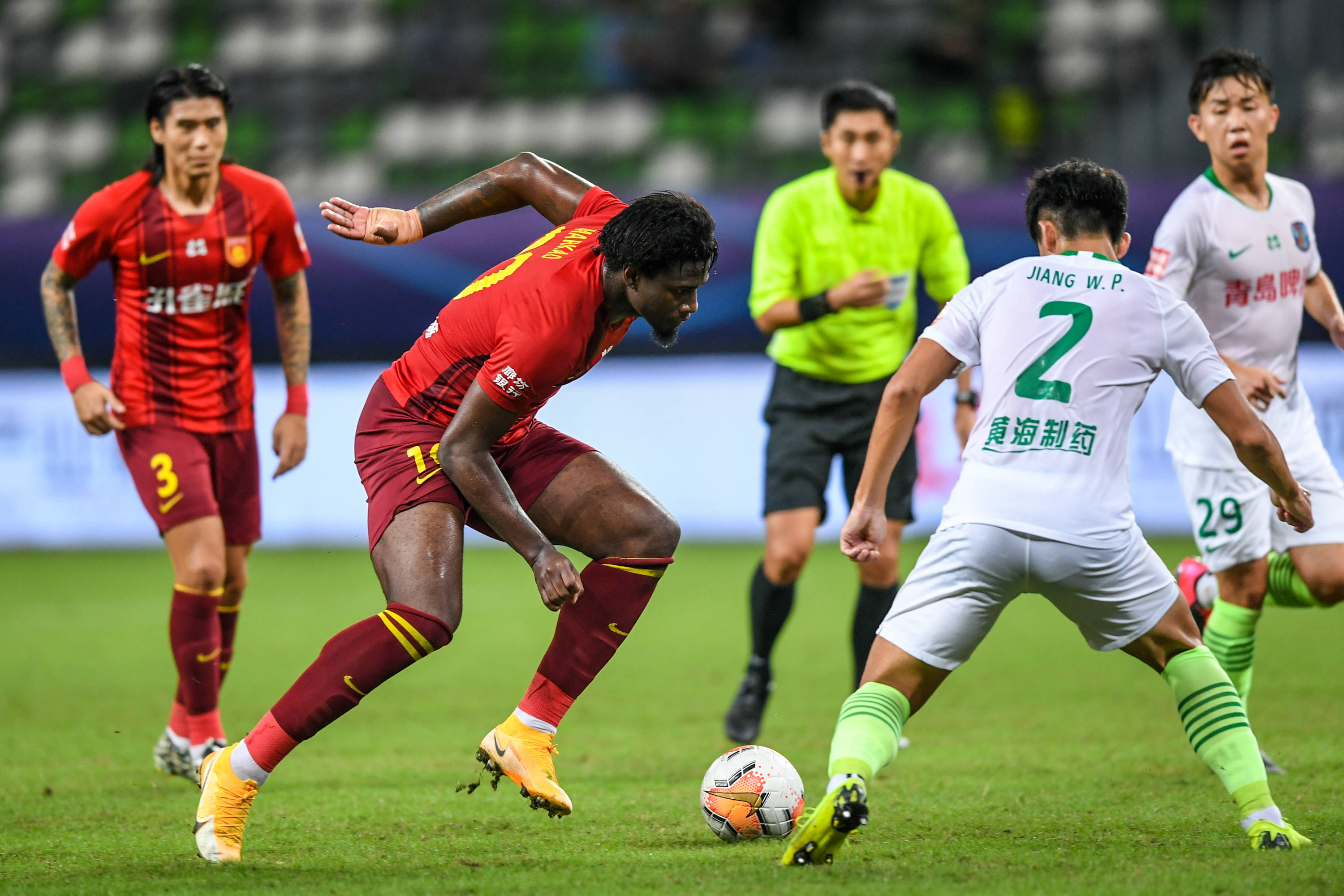 NBA：湖人加时不敌掘金 詹姆斯空砍准三双