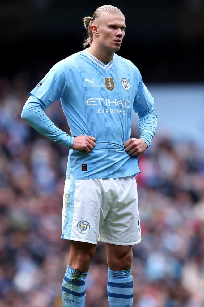 媒体人：不解老弗爷为何这么能忍维尼修斯，他对C罗都没这样（媒体人质疑：弗洛伦蒂诺为何对维尼修斯格外宽容，连对C罗都未如此）